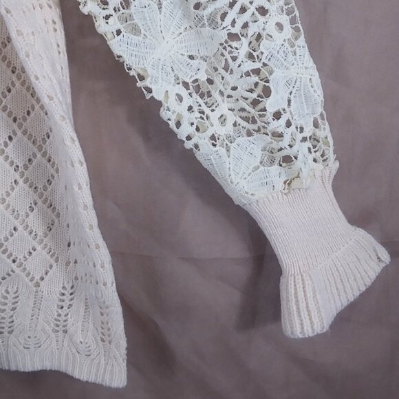 Source Unknown Women's Beautiful Cream Crochet & Victorian Lace Sweater Size XL - Picture 3 of 7